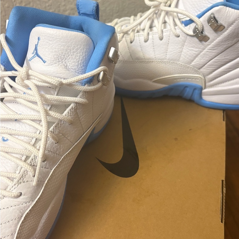 Jordan Kids Sneakers in White and Blue - Picture 2 of 4